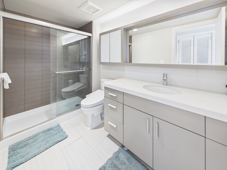 primary bath - 600 Ala Moana Blvd