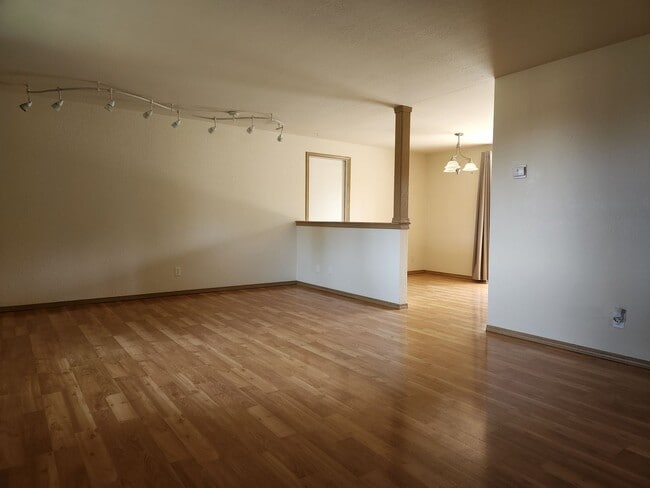 Building Photo - Rambler Available For Rent!!
