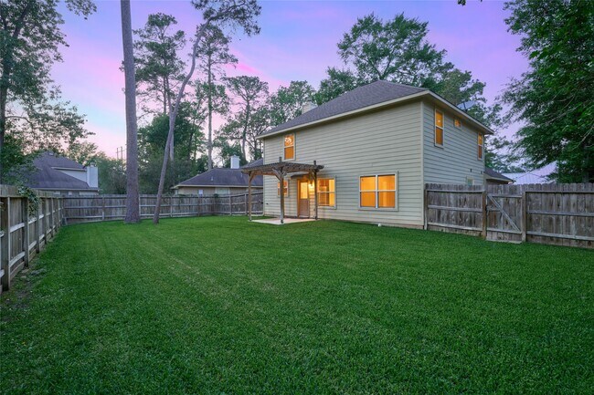 Building Photo - 12515 Lakeshore Dr