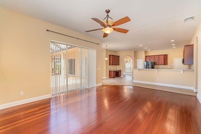 Building Photo - 611 Oceanside Blvd