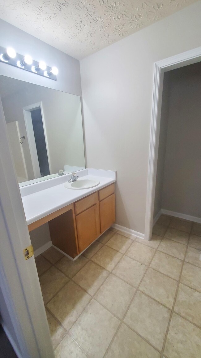 Building Photo - 351 Parkview Manor Dr