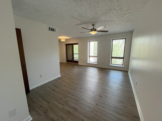 Building Photo - 44710 Beechwood Ct