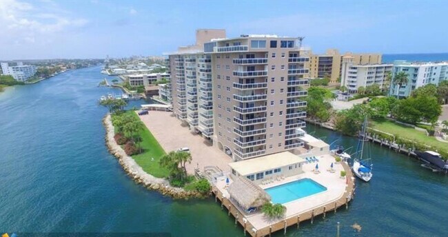 Building Photo - 1160 Hillsboro Mile