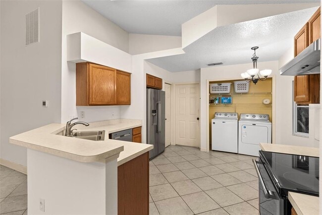 Building Photo - 212 Bent Oak Loop