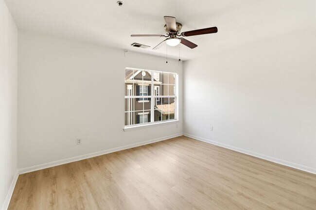 Building Photo - 9157 Lee Vista Blvd