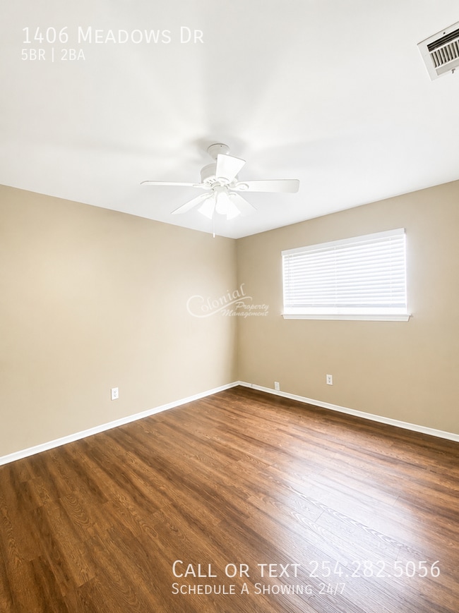 Building Photo - 1406 Meadows Dr