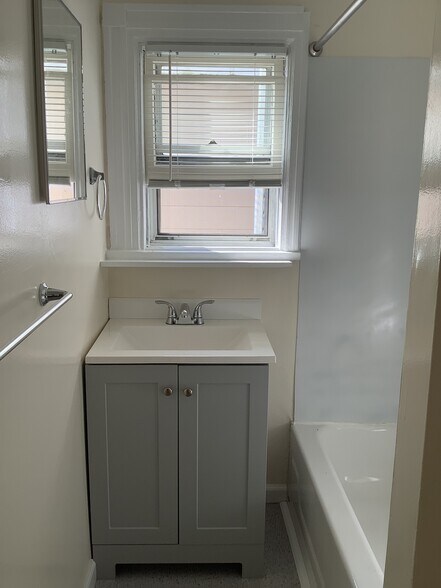 Building Photo - 47 Conger Ave