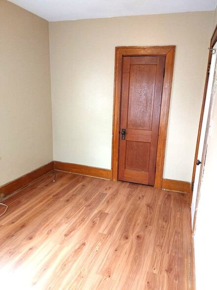 Building Photo - 702 1/2 28th Street