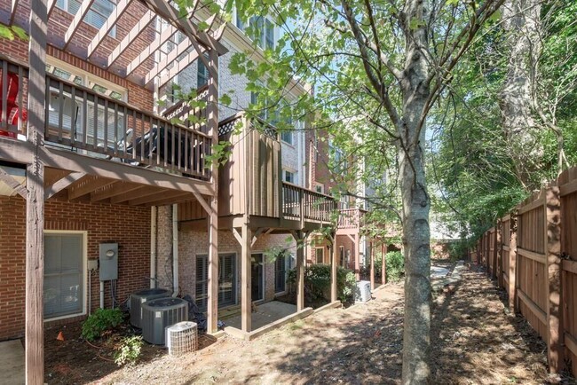 Building Photo - 1467 Wembley Ct NE