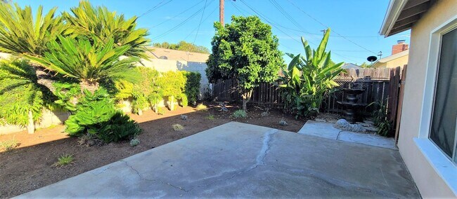 Building Photo - Single Family Home - 4 Bedrooms + 2 Baths....