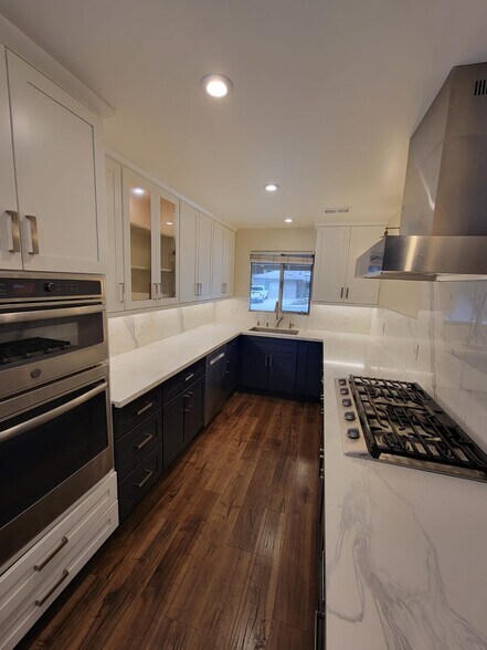 Building Photo - 4380 Entrada Dr