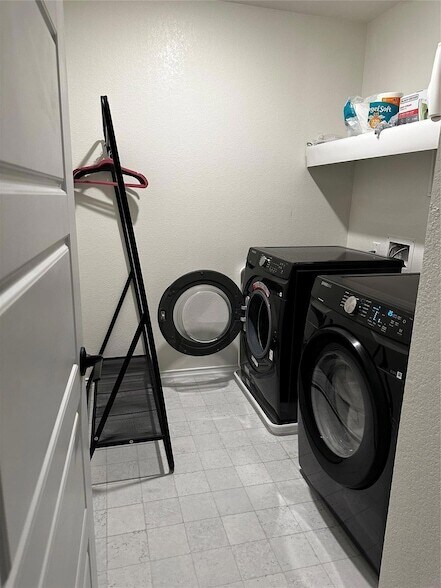 Building Photo - 7311 Gray Catbird Dr