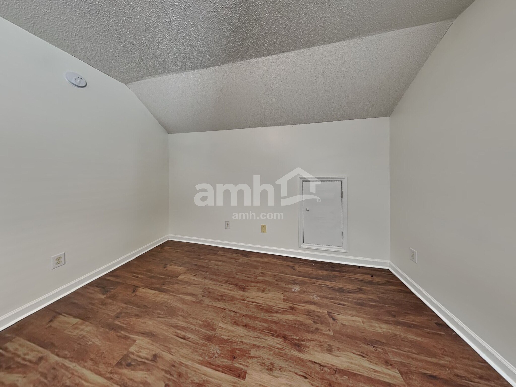 Building Photo - 5320 Sahalee Way