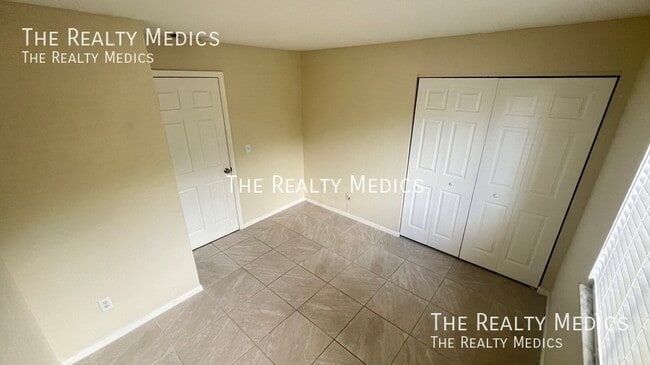 Building Photo - 2130 Forest Knoll Dr NE