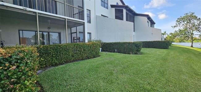 Building Photo - 900 Greensward Ln