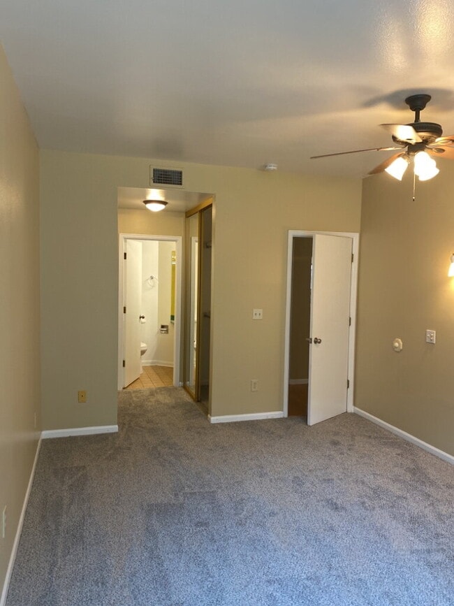 Building Photo - "Charming 2-Bed, 2-Bath Boulder Apartment with Cozy Fireplace and Spacious 1030 Sq Ft Layout!"