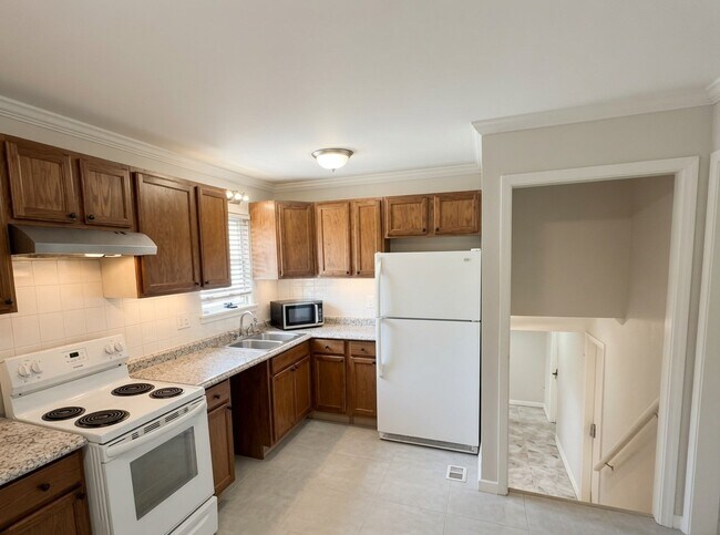 Building Photo - 3238 Amhurst Dr NW