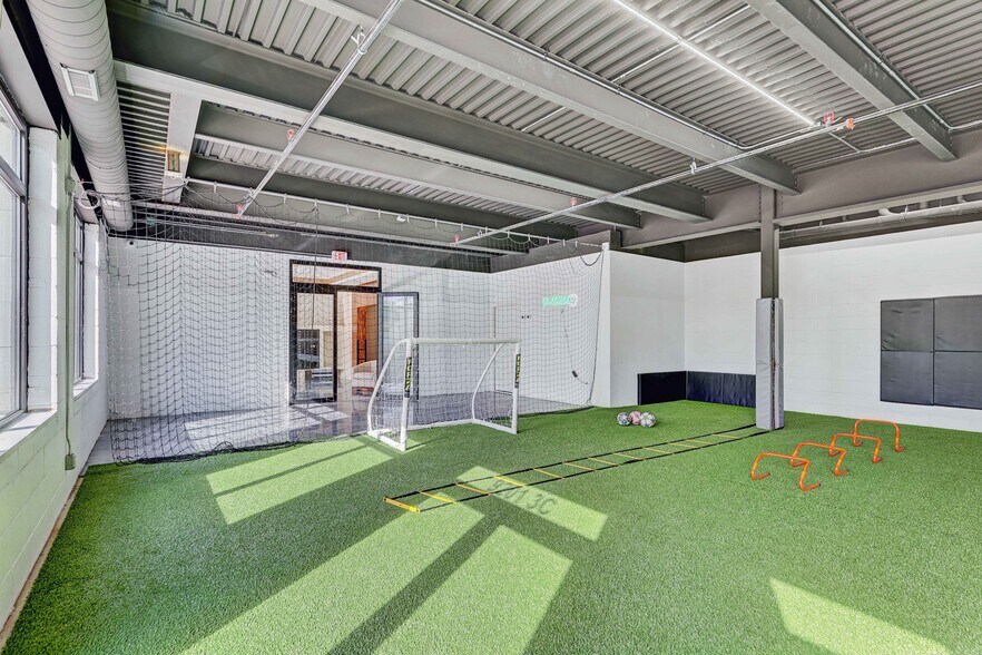 Building Photo - 9201 N Milwaukee Ave