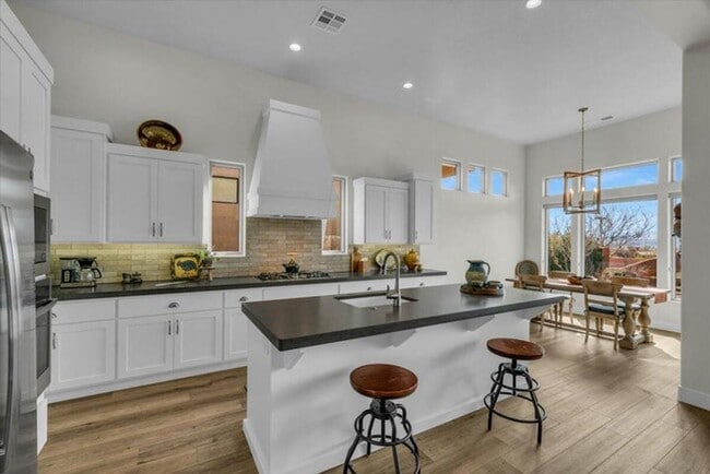 Building Photo - Beautiful  home in Entrada!