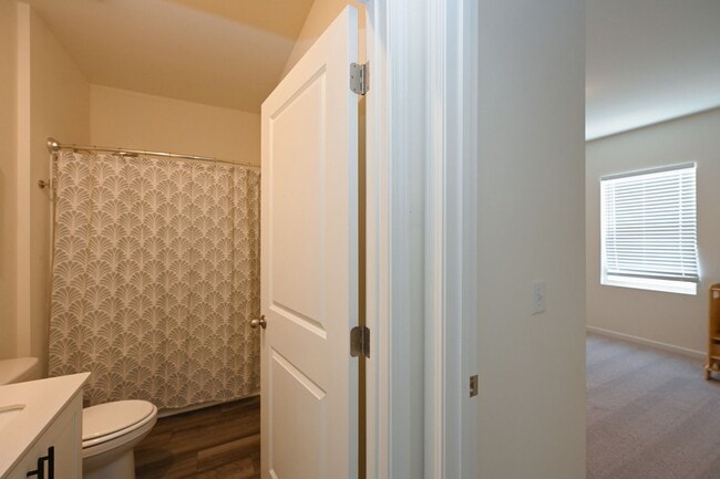 Building Photo - **RARE FIND: LIKE NEW, ONE-OWNER, 5-BED, 3-BATH HOME BUILT IN 2025 IN A NEIGHBORHOOD WITH RESORT-...