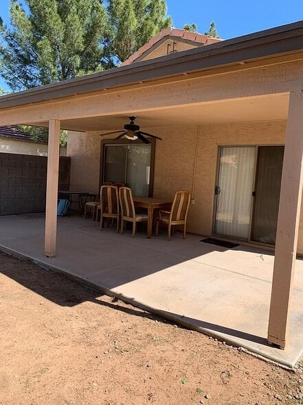Building Photo - 942 S Balboa Dr