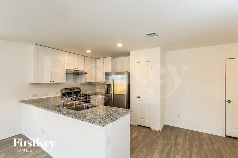 Building Photo - 10627 Erinita Way