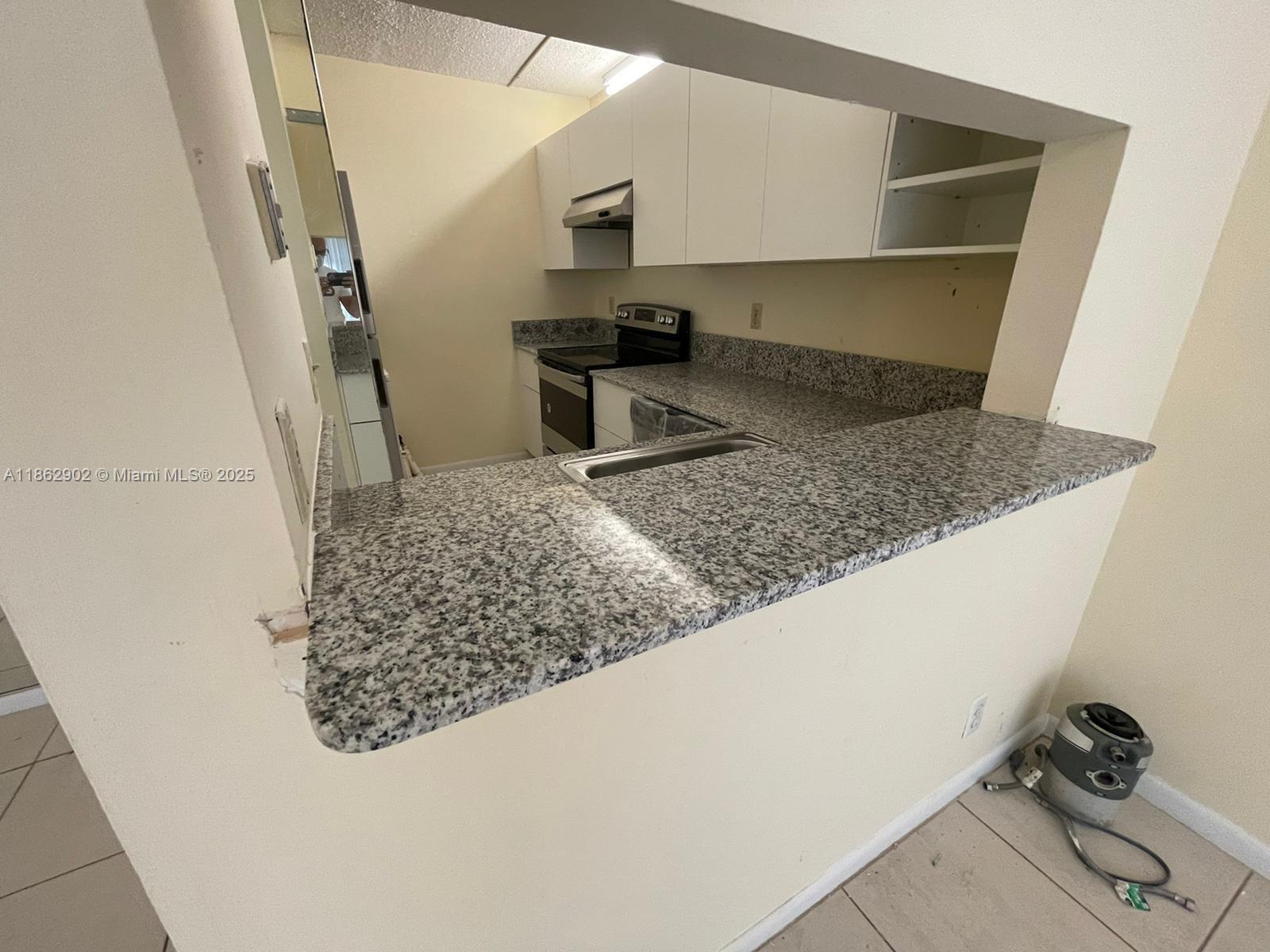 Building Photo - 820 Twin Lakes Dr