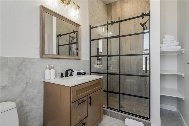 Building Photo - 97-99 Zabriskie St