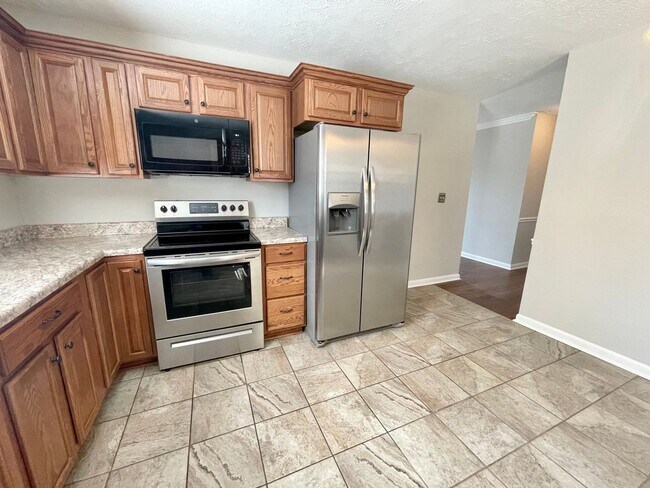 Building Photo - Lovely home east of Athens! Fenced back yard!