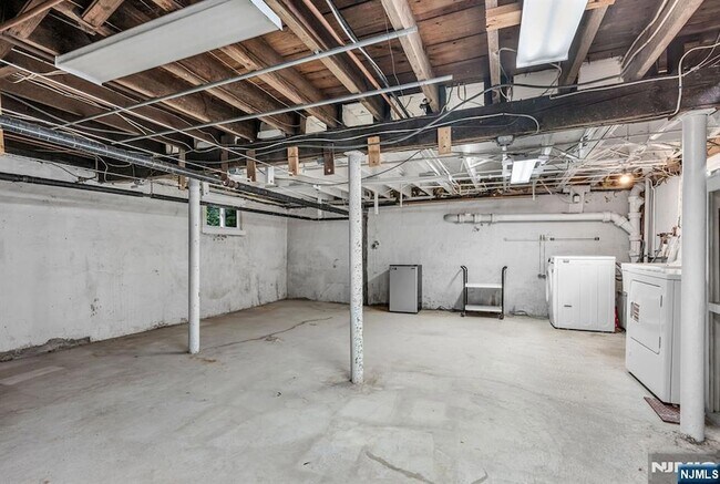 Building Photo - 133 Highwood Ave
