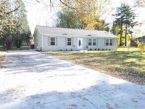 Building Photo - 3 Bedroom Single Family Home!