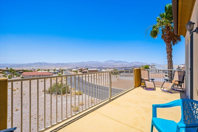 Building Photo - 3 BR + Bonus, Fully furnished, Includes Ut...