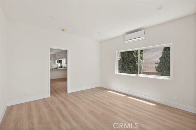 Building Photo - 1530 N Mariposa Ave