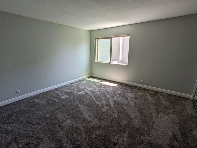 Building Photo - 2 bedroom, 1.5 bathroom Townhome in El Cajon