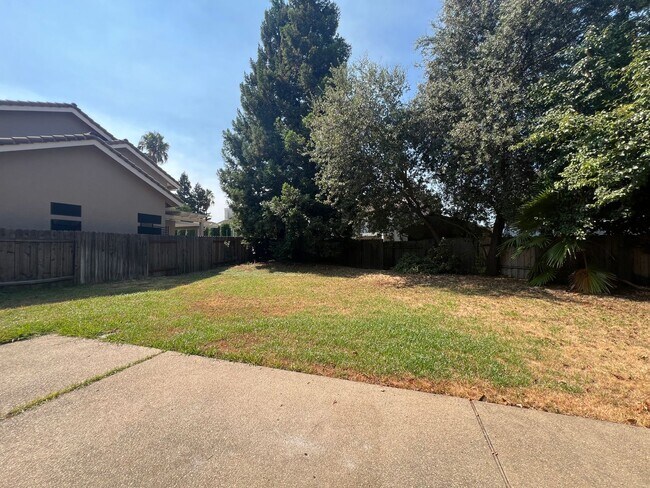 Building Photo - 8330 Sea Island Ct