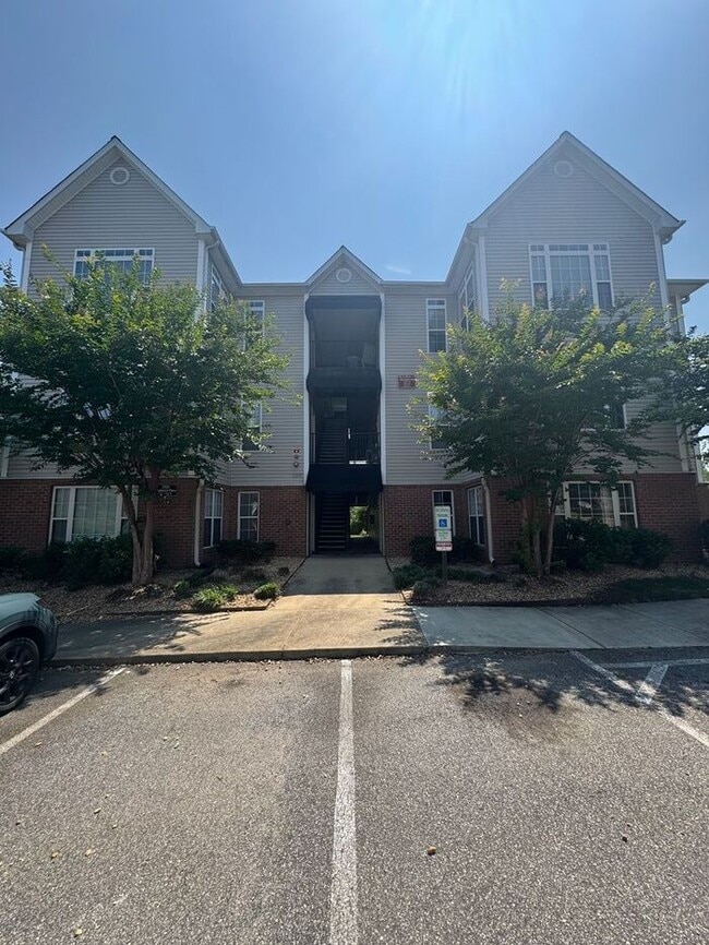 Building Photo - Avera - Ascot