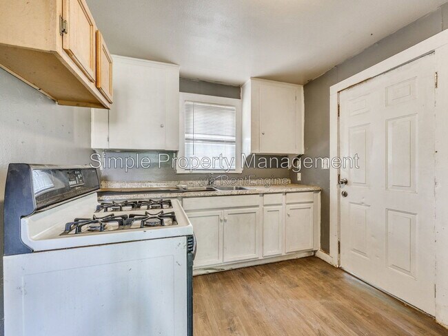 Building Photo - 1524 SW Binkley St