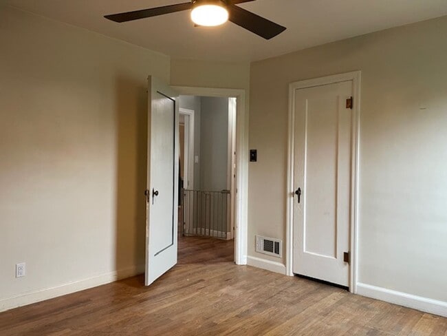 Building Photo - House For Lease