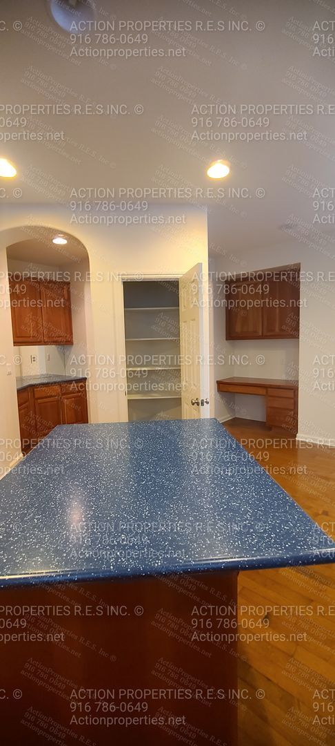 Building Photo - Roseville (Highland Park) 3 Bed Plus Den/O...