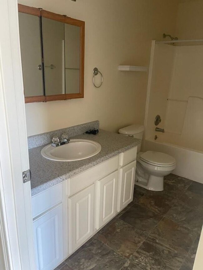 Building Photo - 454U