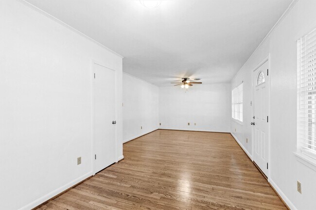 Building Photo - 1510 N San Jacinto St