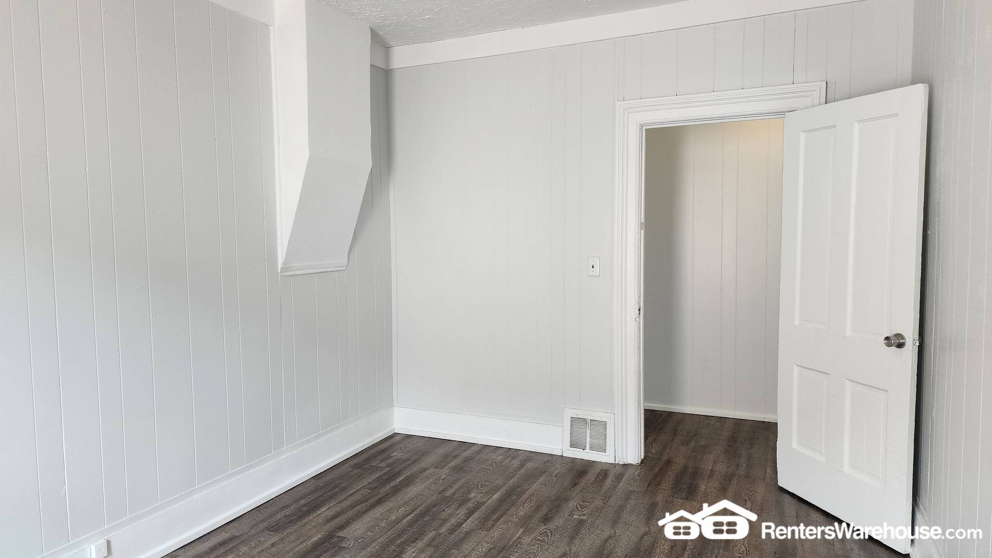 Building Photo - 408 3rd St E