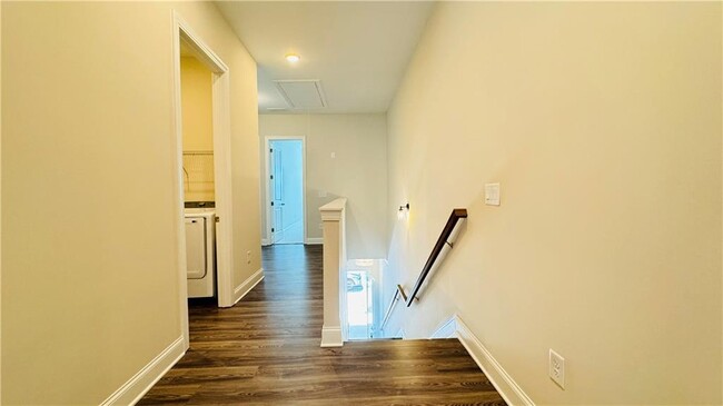 Building Photo - 205 Prairie Ln