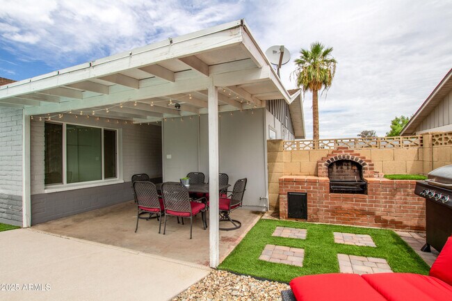 Building Photo - 1411 E Broadmor Dr
