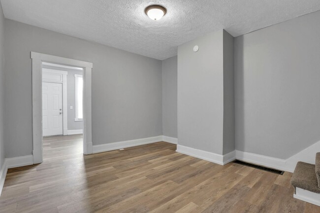 Building Photo - 124-126-126 E Morrill Ave