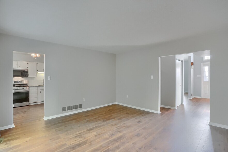 Building Photo - 2624 Hunters Point Dr