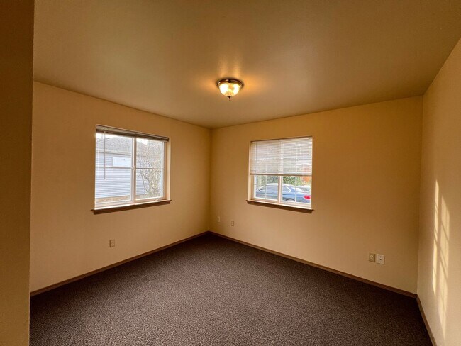Building Photo - 1121 Humboldt St