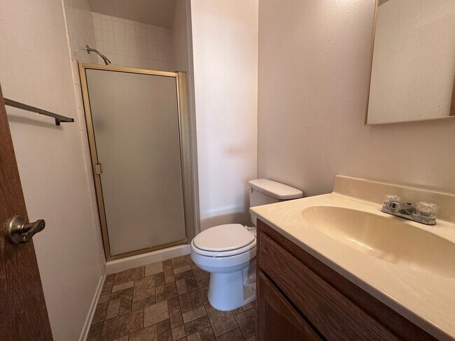 Building Photo - 2BB 2BA Condominium, Utilities Included