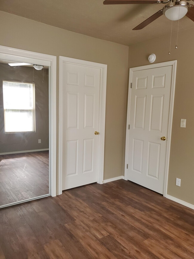 Building Photo - 3213 Center St NE