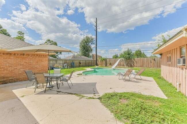Building Photo - 623 E Cypresswood Dr